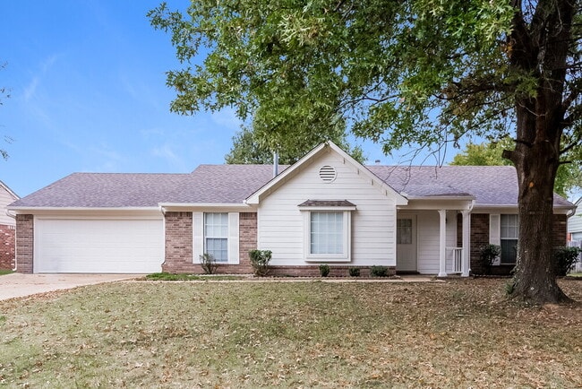 Building Photo - 7163 Windsor Dr