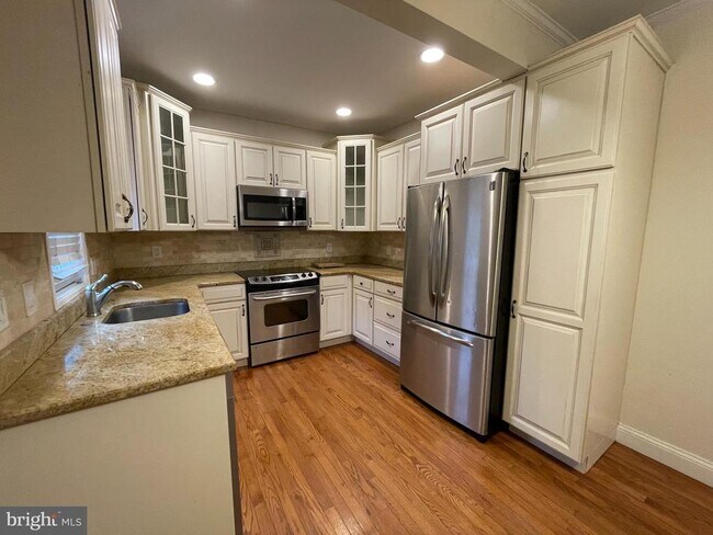 Photo - 130 Manton St