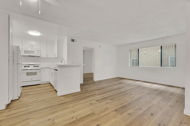 Living room & Kitchen - 22415 Del Valle St Rental