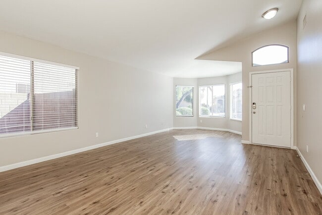 Photo - 16766 W Taylor St