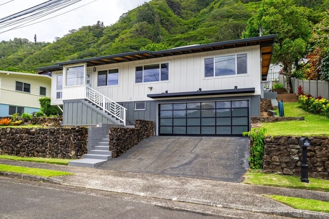 Manoa Valley, 4 bedroom, 3 bath, Fully Ren... - Manoa Valley, 4 bedroom, 3 bath, Fully Ren... House