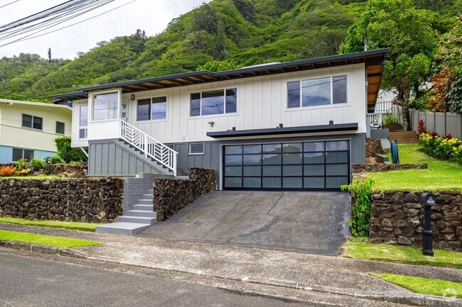 Building Photo - Manoa Valley, 4 bedroom, 3 bath, Fully Ren... Rental