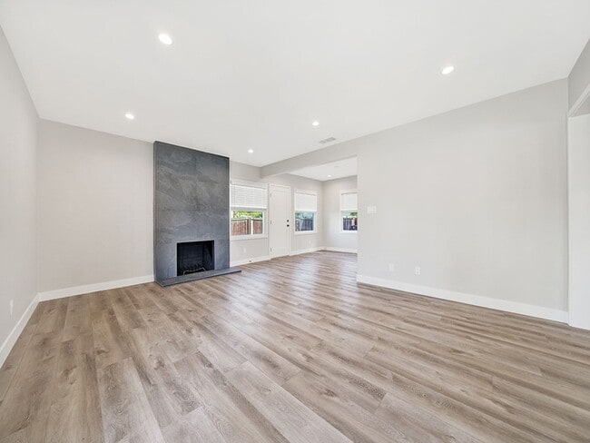 Photo - 2476 Elden Ave Unit A
