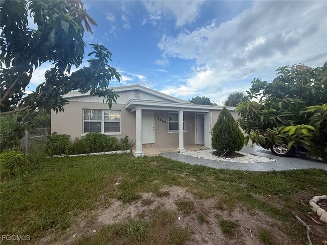 Building Photo - 1665 Henderson Ave Rental