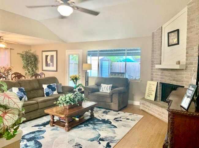 Photo - 2406 Strait Ln