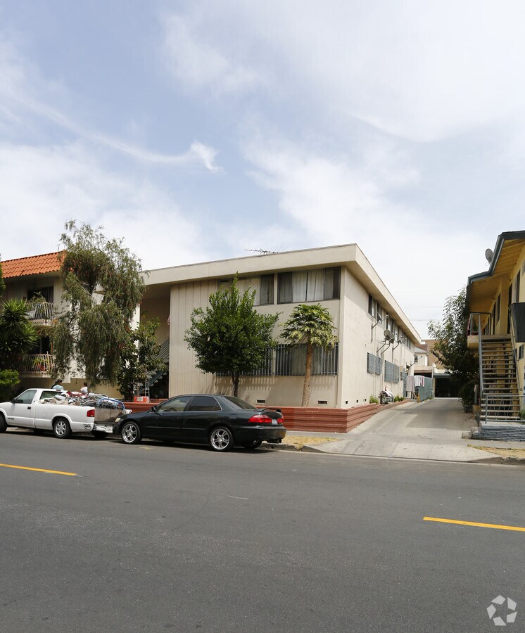 Photo - 818 S Harvard Blvd Apartments