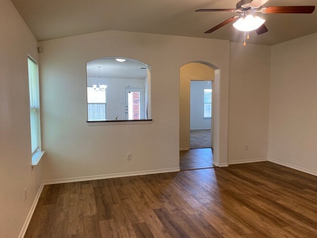 6011 Ambrose Cir