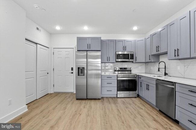 Building Photo - 2331 E York St Unit 3