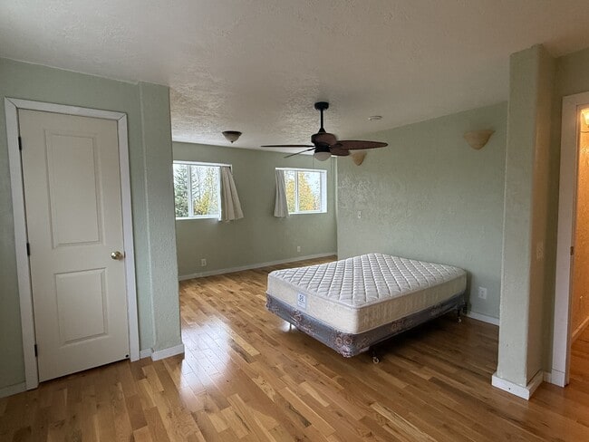 Photo - 65590 Nikolaevsk Rd