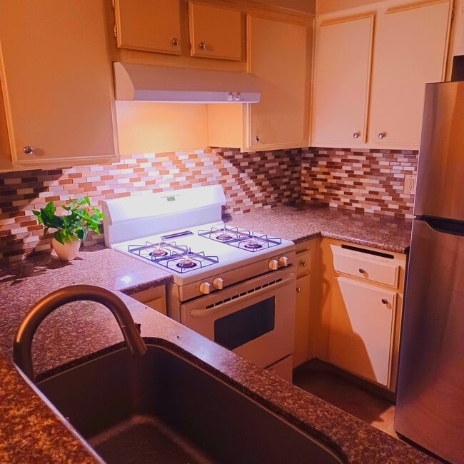 Gas Stove. New Stainless Steel Refrigerator - 1190 S Winery Ave Unit 143