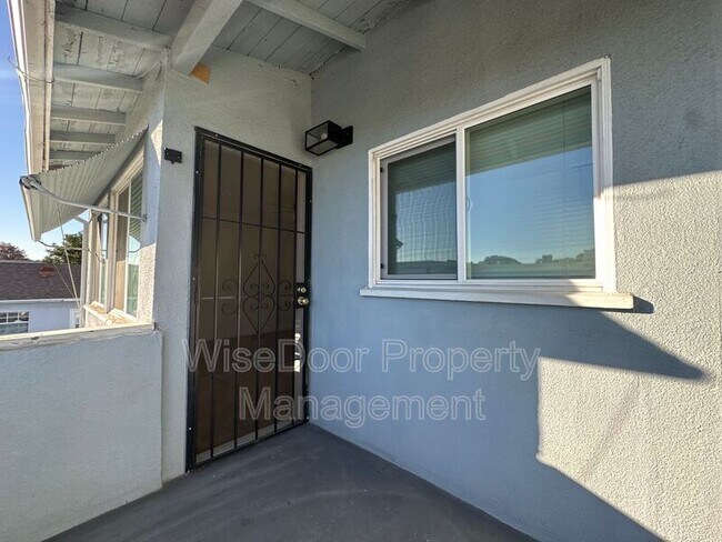 Building Photo - 5934 Cloverly Ave Unit C