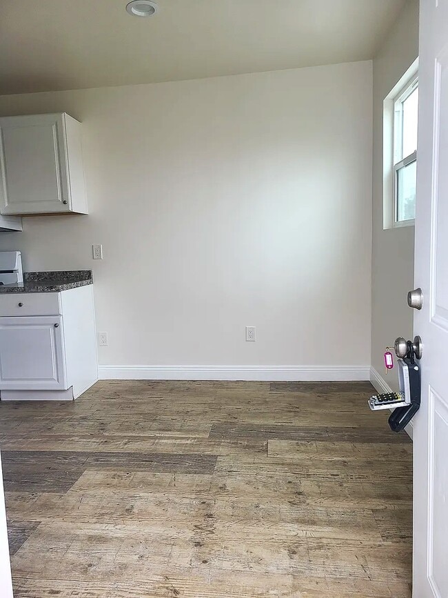 Photo - 1256 1/2 Rolland Curtis Pl