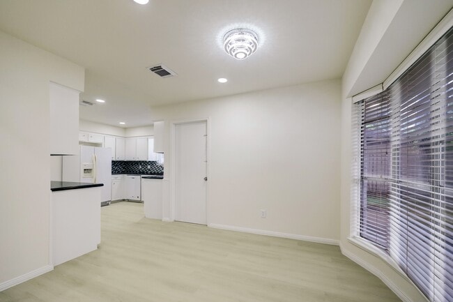 Photo - 5506 Bent Bough Ln