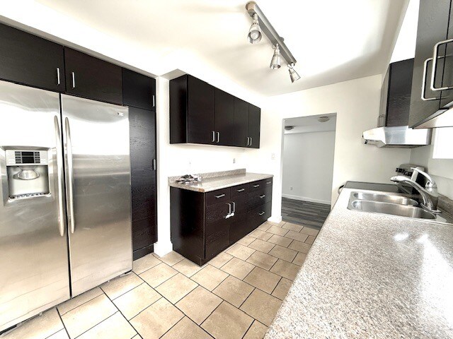 Photo - 650 Victoria St Unit Main Floor