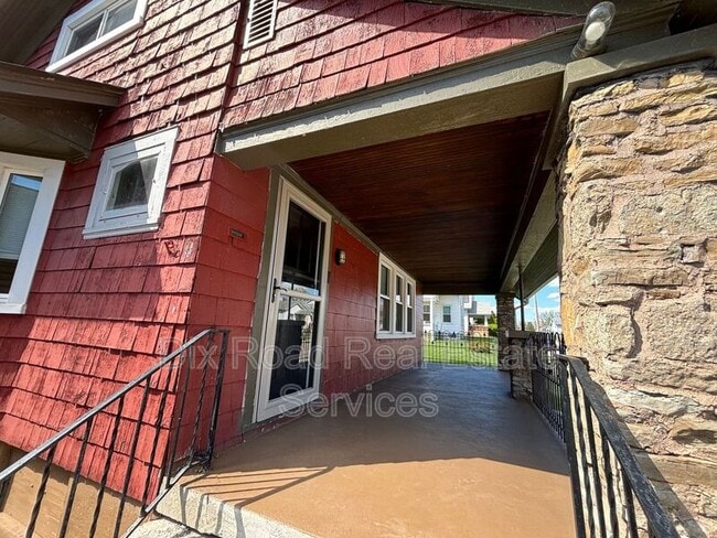 Photo - 307 N E St