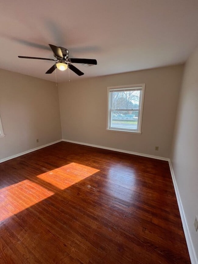 Photo - 810 Woodlawn Ave