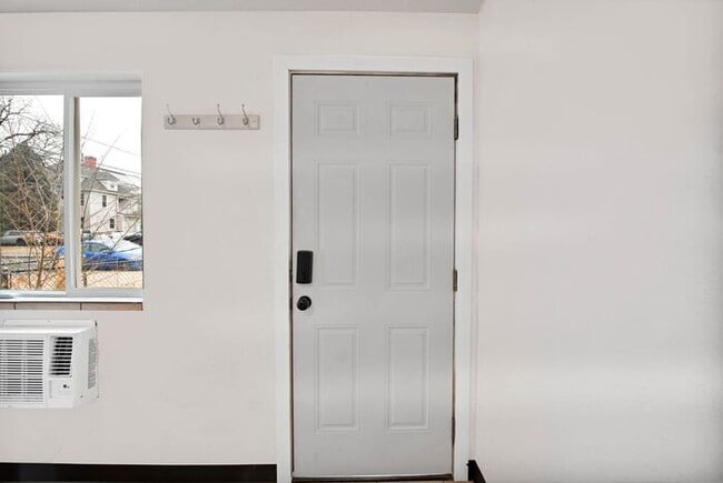 Photo - Bright Downtown Studio Apartment