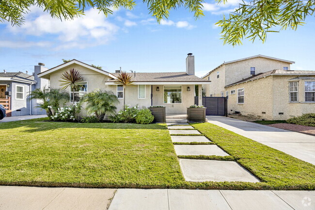 Building Photo - 1740 S Orange Grove Ave Rental