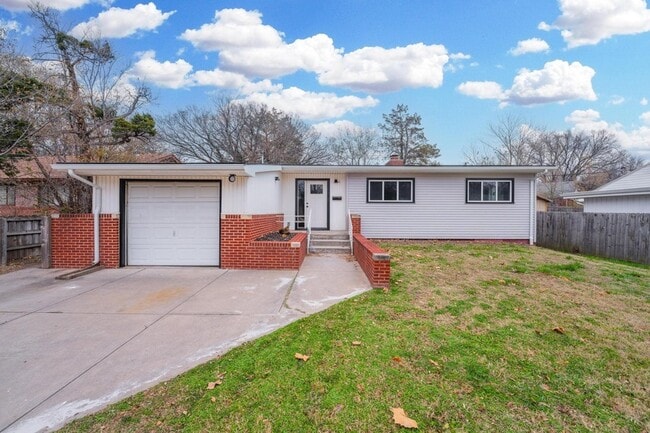 Building Photo - 1520 N Yale Blvd