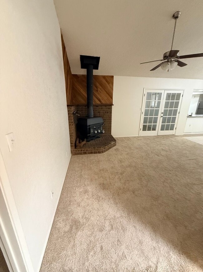 Photo - 525 Duchess Dr