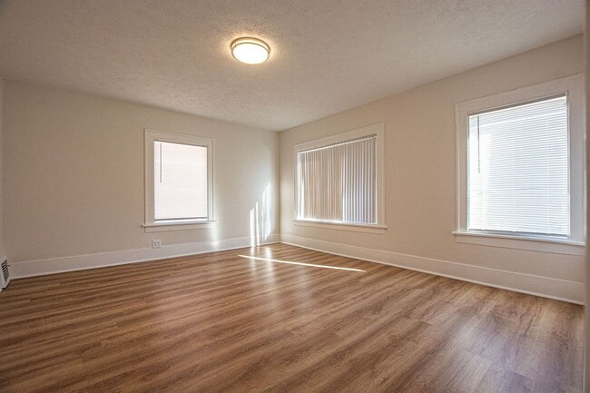 Photo - 3 Bedroom Duplex near downtown Omaha Unit 108