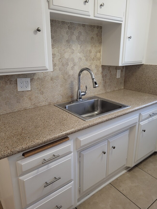 Photo - Vista Sunset Apartments