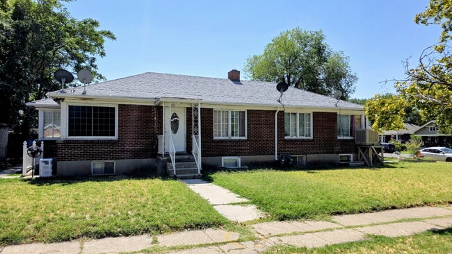 Building Photo - Two bedroom in great Ogden Location! Rental