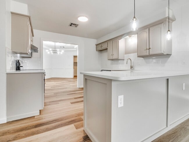 409 E Linden Ln
