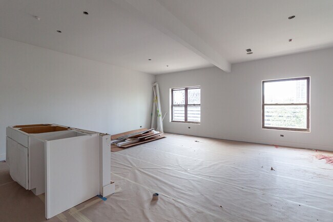 Photo - 817 W Montrose Ave