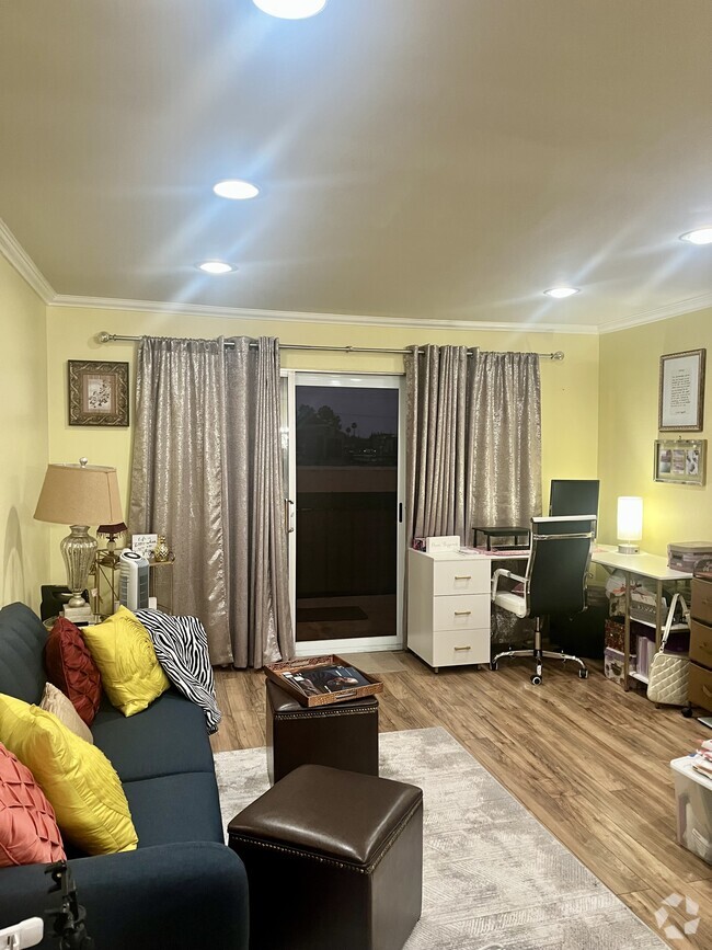 Building Photo - 2940 N Verdugo Rd Unit 310 Rental