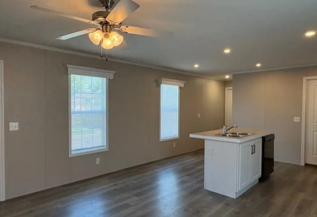 Photo - 423 Dubois Dr