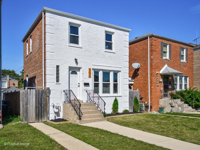 Building Photo - 4036 W 57th St Rental