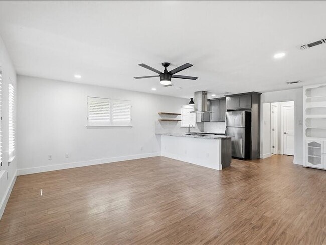 Photo - 2531 W Twelfth St