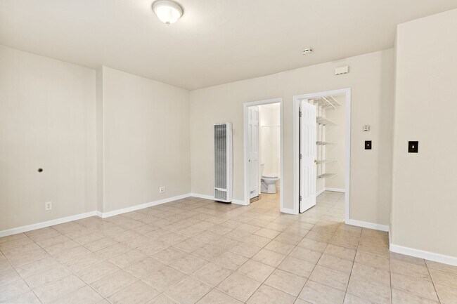 Photo - Bright Mosswood Studio Near BART and Kaiser Unit 518-B