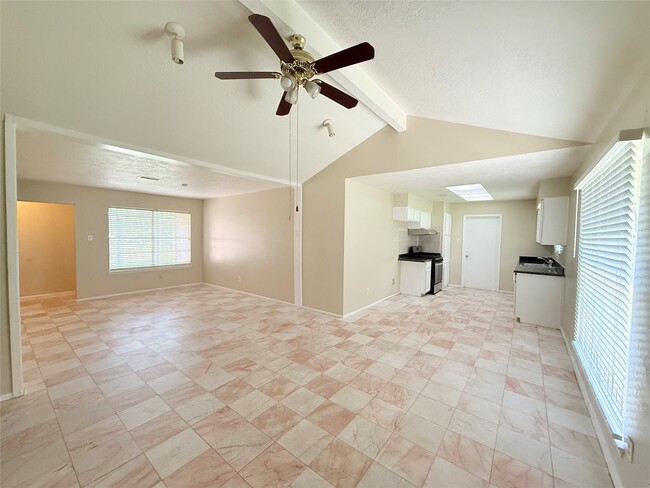 Building Photo - 6910 Pella Dr