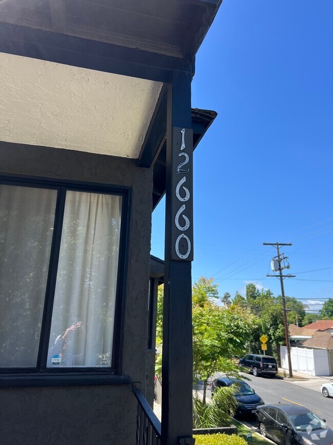 Building Photo - 12660 Oxnard St Unit 12660 Rental