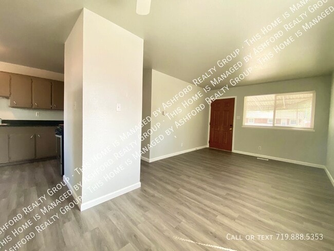 Photo - 2230 Ivanhoe Dr