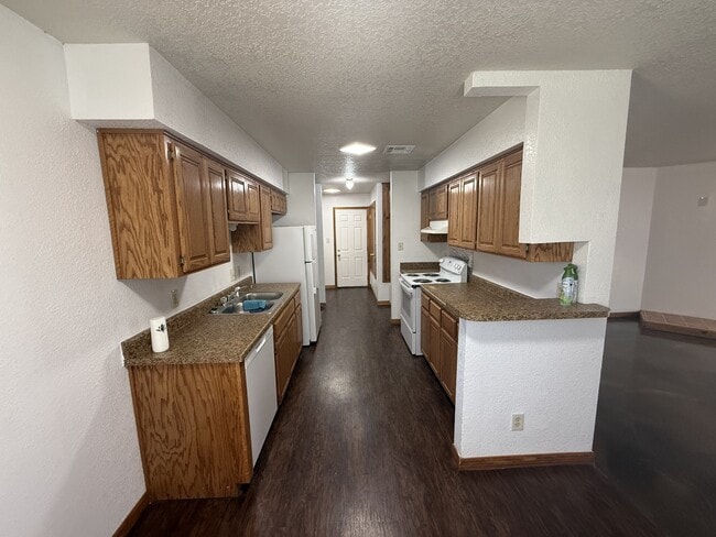 Photo - 3400 Colbert St