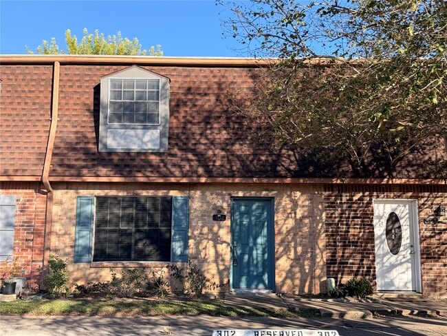 Building Photo - 9303 Hammerly Blvd Unit 302