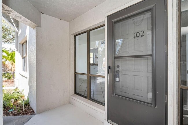 Photo - 10626 Longwood Dr Unidad 102