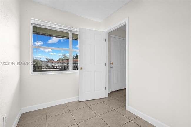 Photo - 400 NW 65th Ave Unidad 222