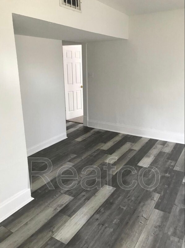 Photo - 975 1/2 Campbell Ave