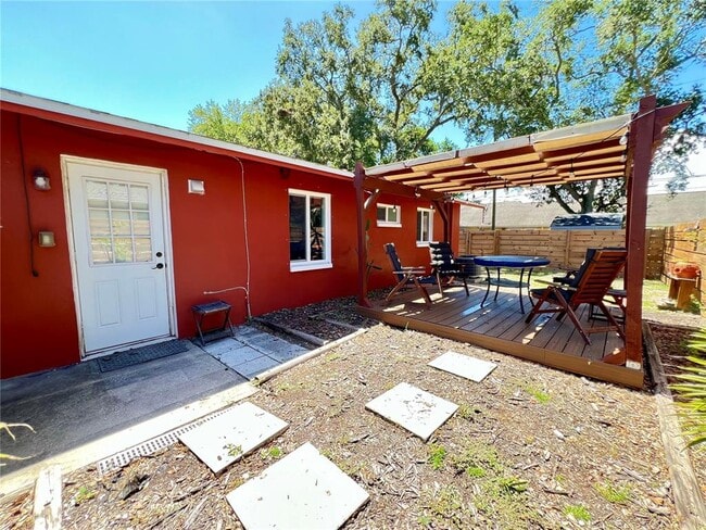 Photo - 559 Laura Ln