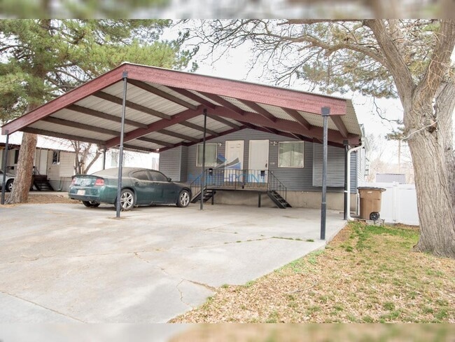 Building Photo - 2BR/1.5BA | Newly Renovated House Duplex | Private Backyard |  In International Peace Garden! Unit A