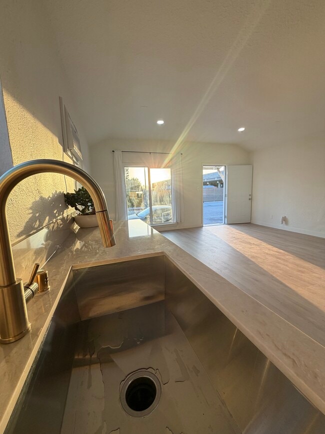 Photo - 661 W Ave 28