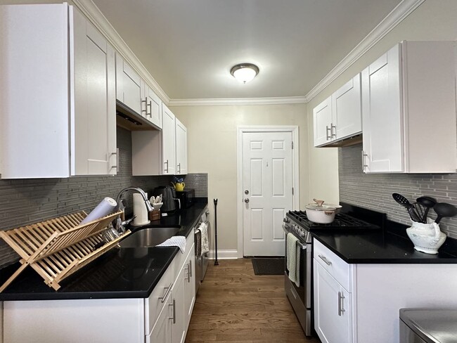 Photo - 3817 N Greenview Ave Unit E2