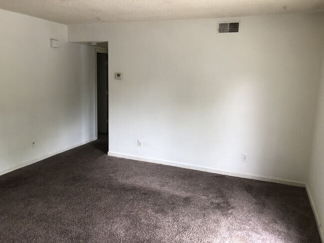 Photo - Carriage Hill Apartments Unit 153 West End St, Apt B