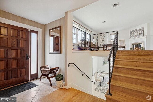 Building Photo - 3120 N Thomas St Rental