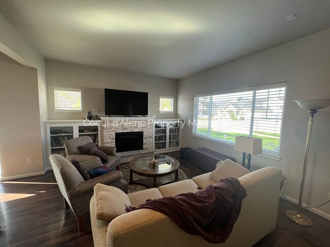 Photo - 3 bed, 2.5 bath townhouse in CDA Place!