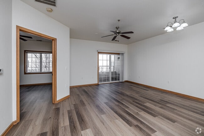 1BR, 1BA - 751SF - Living room